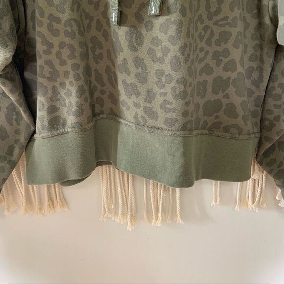 NIKE Women’s Get Fit Pullover Green Leopard Cropped Training Hoodie Size XS - Picture 8 of 14